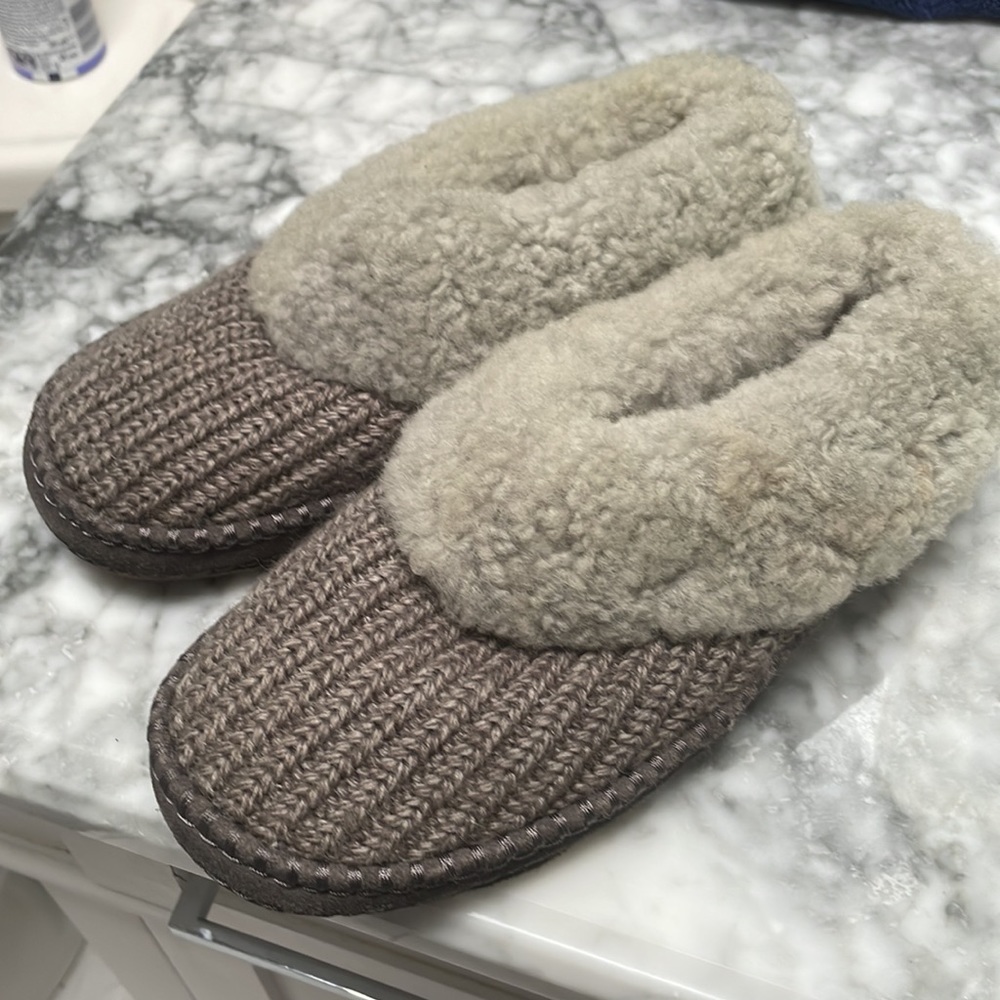 UGG size 7 cozy slippers